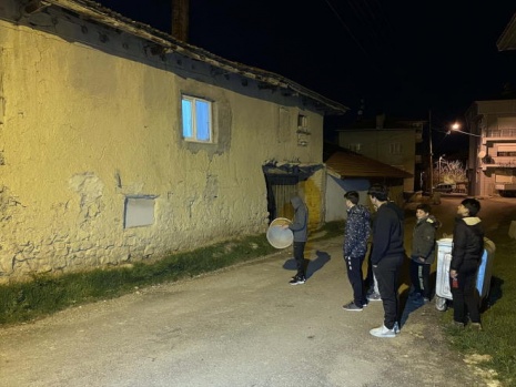 Uşak'ta bir köyün "ramazan davulcusu" çocuklar oldu