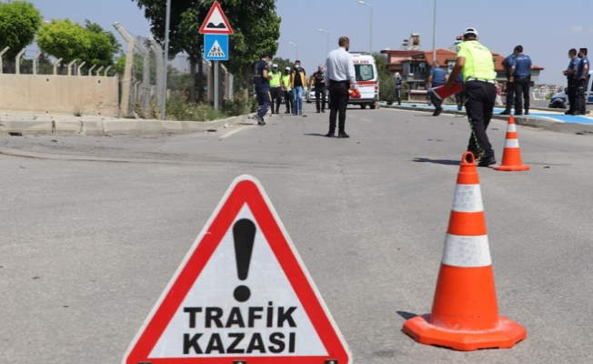 Uşak'ta tırla çarpışan otomobildeki 1 kişi öldü, 2 kişi yaralandı