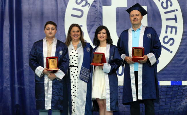 21 yıllık sağlık çalışanı dördüncü üniversitesinden birincilikle mezun oldu