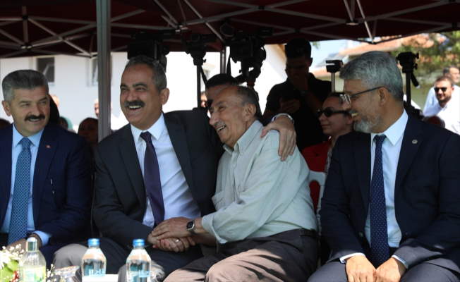 Milli Eğitim Bakanı Özer Ortaköy Köy Yaşam Merkezi'nin açılışına katıldı