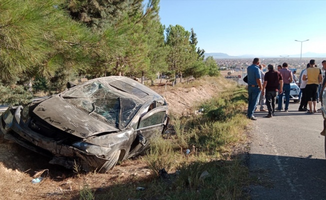 Çivril'de trafik kazasında 2 kişi yaralandı