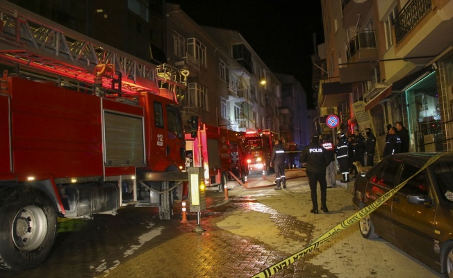 Uşak'ta 4 Katlı Binada Çıkan Yangın Korkuttu