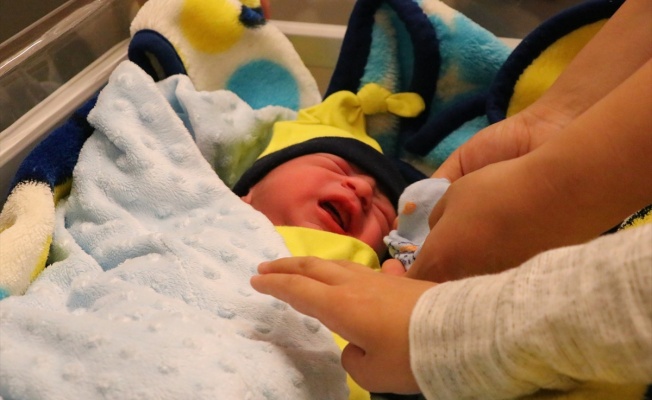 Yeni Yılın İlk Bebeği İzmir'de Dünyaya Geldi