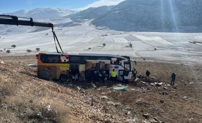 Afyonkarahisar'da Yolcu Otobüsü Devrildi 8 Kişi Öldü