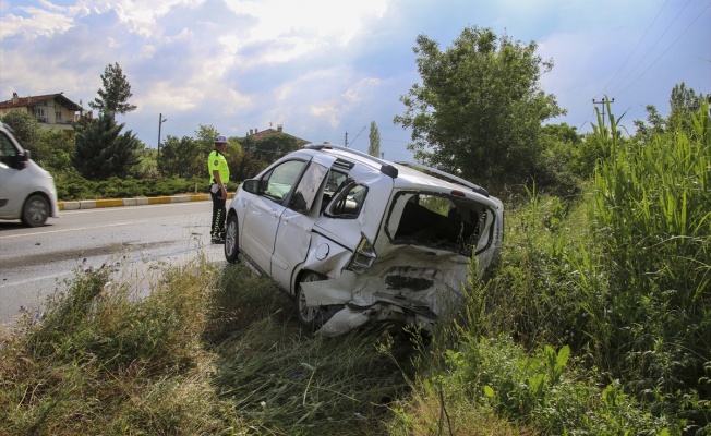 Uşak'ta Trafik Kazasında 5 Kişi Yaralandı