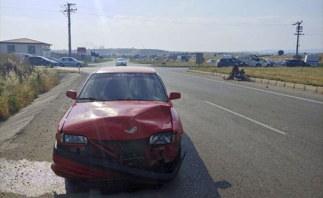 Otomobil Motosiklet İle Çarpıştı 1 Kişi Yaralandı