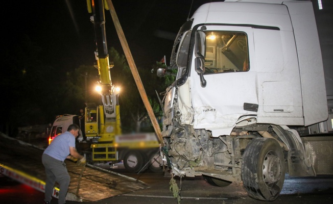 Uşak'ta Trafik Kazası 3 Kişi Yaralandı