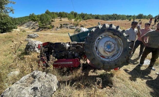 Kontrolden Çıkan Traktör Şarampole Devrildi