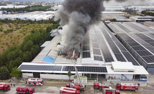 Tekstil Fabrikasında Çıkan Yangın Söndürüldü