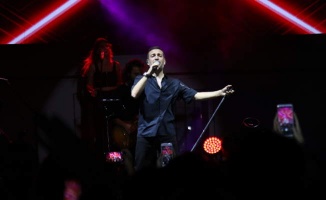 Şarkıcı Oğuzhan Koç, Uşak'ta konser verdi