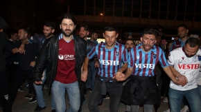 Trabzonspor taraftarları Uşak'ta şampiyonluğu kutladı